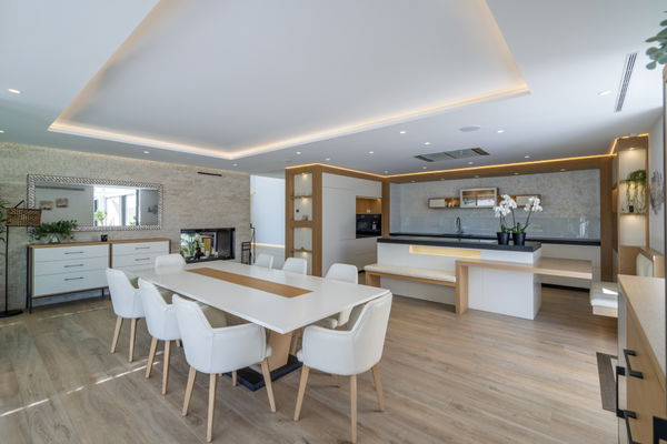 A paradisiacal villa, with all luxury details, on the Mediterranean coast of Estepona