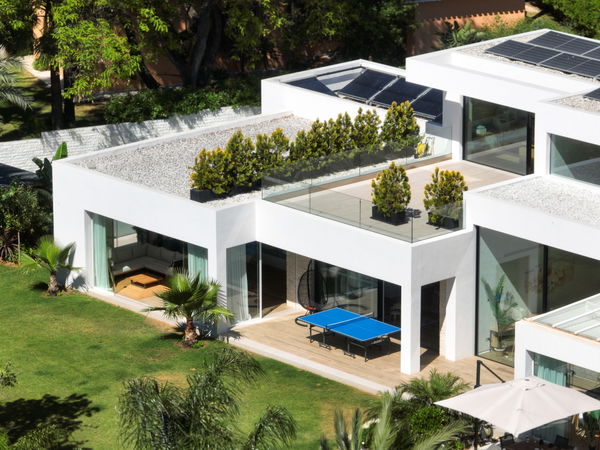 A paradisiacal villa, with all luxury details, on the Mediterranean coast of Estepona