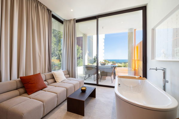 Penthouse with concierge service in a secure development in El Higuerón