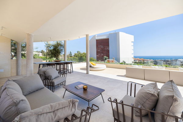 Penthouse with concierge service in a secure development in El Higuerón
