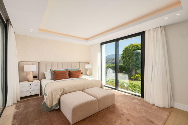 Splendorous Mediterranean style luxury villa with panoramic views in El Herrojo, Benahavís