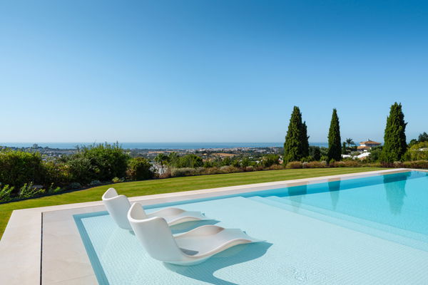 Splendorous Mediterranean style luxury villa with panoramic views in El Herrojo, Benahavís