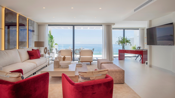 Fascinating villa with concierge and beach club