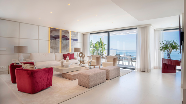 Fascinating villa with concierge and beach club