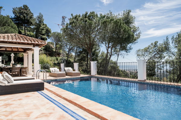 Majestic villa inspired by the traditional Spanish farmhouses in El Madroñal , Benahavis