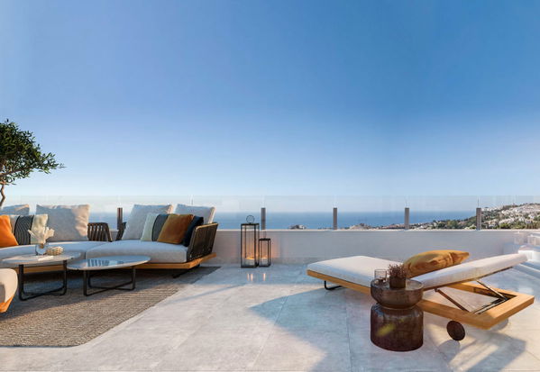 Charming penthouse with panoramic mountain and sea views