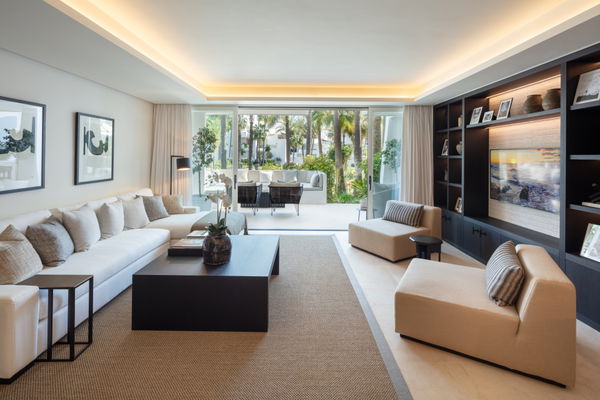 Magnificent Luxury Apartment in the Exclusive Puente Romano Estate, Marbella Golden Mile