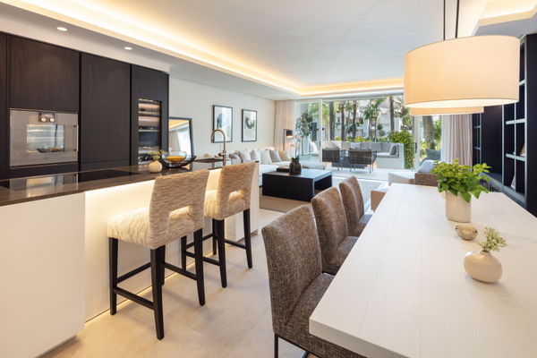 Magnificent Luxury Apartment in the Exclusive Puente Romano Estate, Marbella Golden Mile
