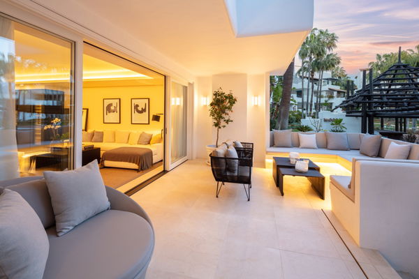 Magnificent Luxury Apartment in the Exclusive Puente Romano Estate, Marbella Golden Mile