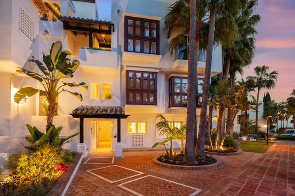 Magnificent Luxury Apartment in the Exclusive Puente Romano Estate, Marbella Golden Mile