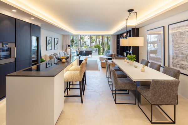 Magnificent Luxury Apartment in the Exclusive Puente Romano Estate, Marbella Golden Mile