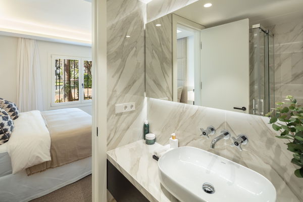 Magnificent Luxury Apartment in the Exclusive Puente Romano Estate, Marbella Golden Mile