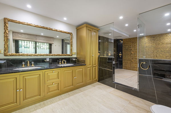 Magnificent large villa with incredible panoramic views located in the prestigious El Herrojo, Benahavis
