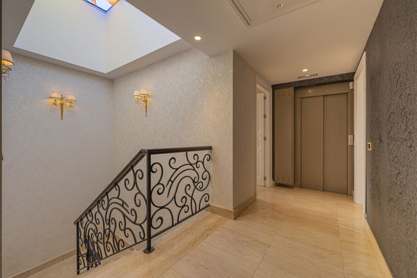 Magnificent large villa with incredible panoramic views located in the prestigious El Herrojo, Benahavis