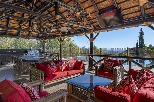Magnificent large villa with incredible panoramic views located in the prestigious El Herrojo, Benahavis