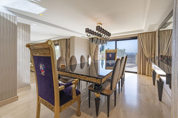 Magnificent large villa with incredible panoramic views located in the prestigious El Herrojo, Benahavis