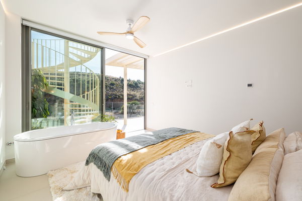 Cozy penthouse with spectacular sea views and immediate delivery
