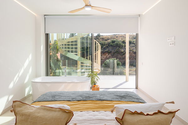 Cozy penthouse with spectacular sea views and immediate delivery
