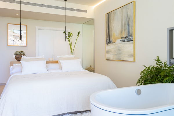 Cozy penthouse with spectacular sea views and immediate delivery