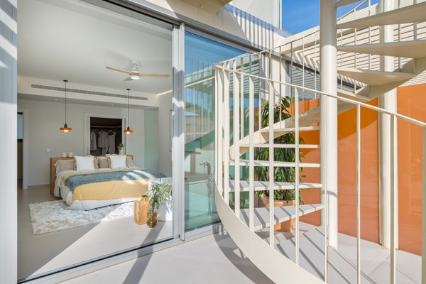 Cozy penthouse with spectacular sea views and immediate delivery