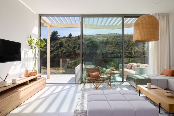 Cozy penthouse with spectacular sea views and immediate delivery