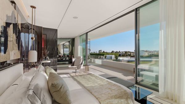 Exceptional property with luxury details on the exclusive Golden Mile, Marbella