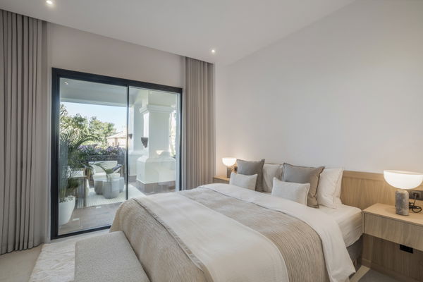 Corner apartment in one of the most sought after communities in Sierra Blanca, close to the Golden Mile, Marbella