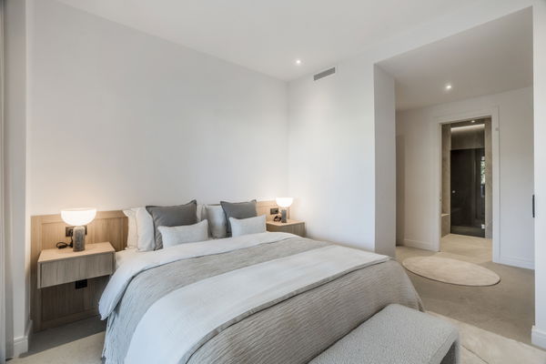 Corner apartment in one of the most sought after communities in Sierra Blanca, close to the Golden Mile, Marbella