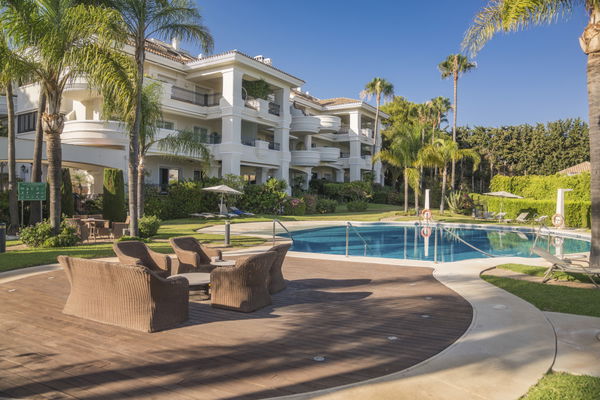 Corner apartment in one of the most sought after communities in Sierra Blanca, close to the Golden Mile, Marbella
