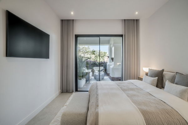 Corner apartment in one of the most sought after communities in Sierra Blanca, close to the Golden Mile, Marbella
