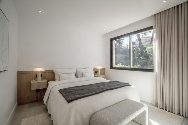 Corner apartment in one of the most sought after communities in Sierra Blanca, close to the Golden Mile, Marbella
