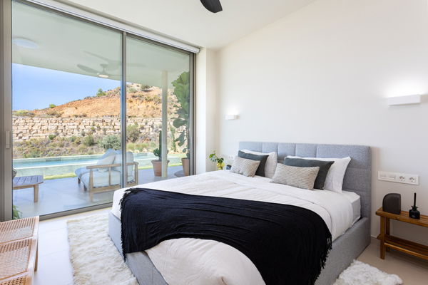 Warm penthouse with panoramic sea views in the prestigious El Higuerón area, Fuengirola
