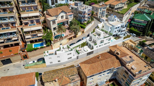 Bright, elegant, and sophisticated ground-floor apartment in the prestigious Monte Sancha area, El Limonar, Malaga