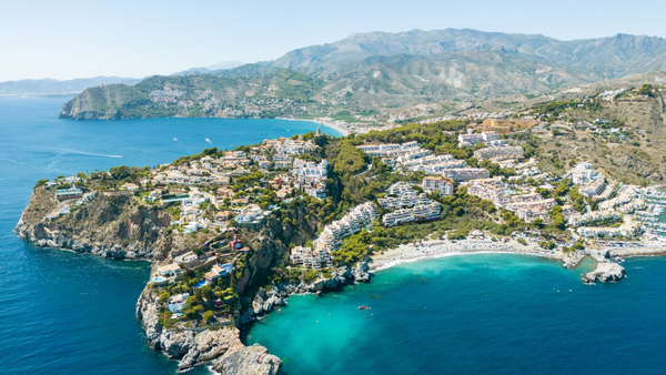 Luxurious seafront villa: the essence of Mediterranean living in Marina del Este, La Herradura,
