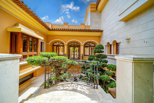 Exceptional large villa beachside, a unique opportunity in Guadalmina Baja, San Pedro de Alcantara