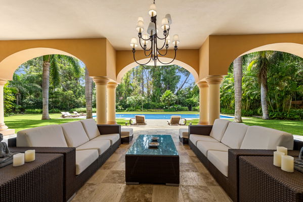 Exceptional large villa beachside, a unique opportunity in Guadalmina Baja, San Pedro de Alcantara