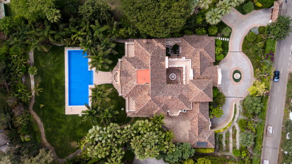 Exceptional large villa beachside, a unique opportunity in Guadalmina Baja, San Pedro de Alcantara