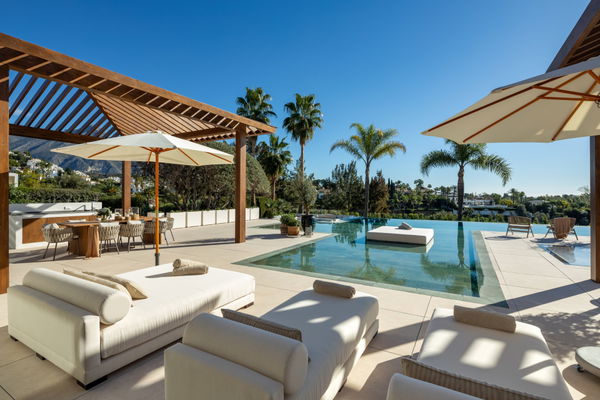Impressive villa in prime frontline golf location in Aloha, Nueva Andalucia