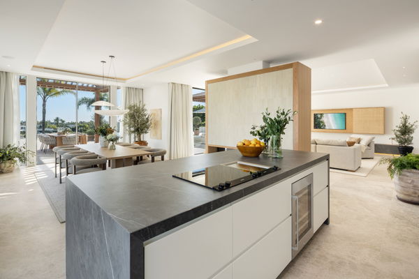 Impressive villa in prime frontline golf location in Aloha, Nueva Andalucia