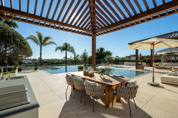 Impressive villa in prime frontline golf location in Aloha, Nueva Andalucia