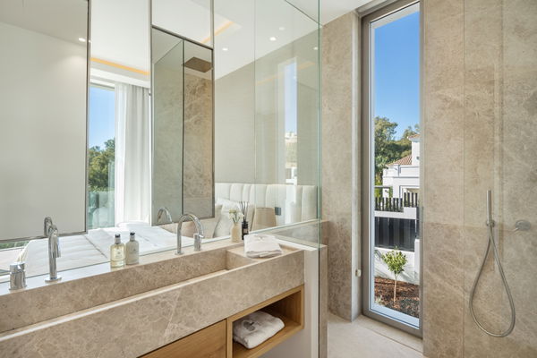 Impressive villa in prime frontline golf location in Aloha, Nueva Andalucia
