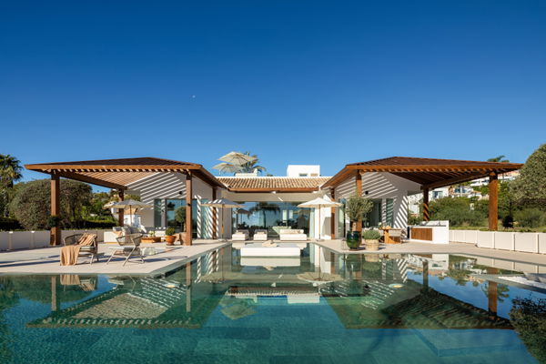 Impressive villa in prime frontline golf location in Aloha, Nueva Andalucia