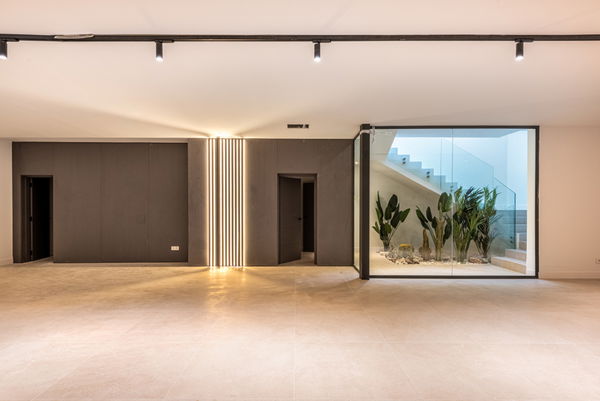 Stunning villa with rooftop solarium and spectacular views in Riviera del Sol