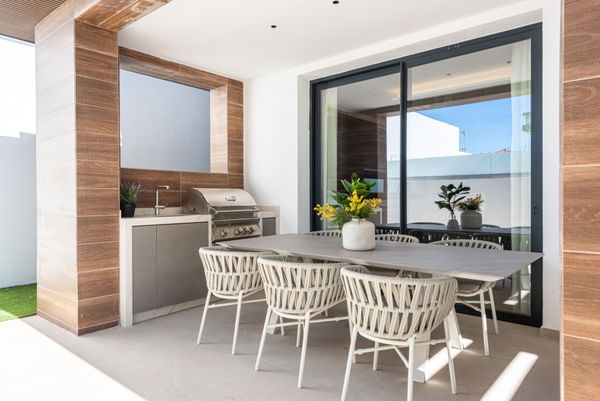 Stunning villa with rooftop solarium and spectacular views in Riviera del Sol
