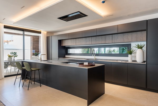 Stunning villa with rooftop solarium and spectacular views in Riviera del Sol