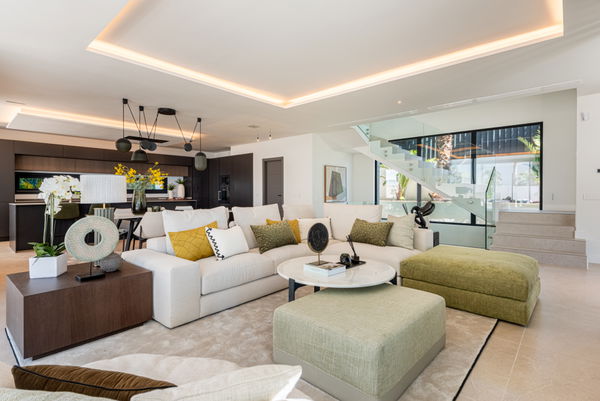 Stunning villa with rooftop solarium and spectacular views in Riviera del Sol