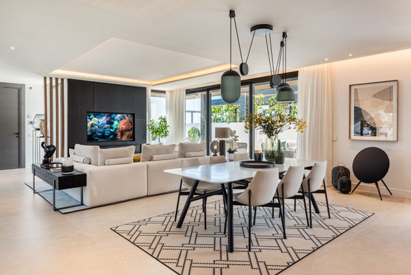 Stunning villa with rooftop solarium and spectacular views in Riviera del Sol