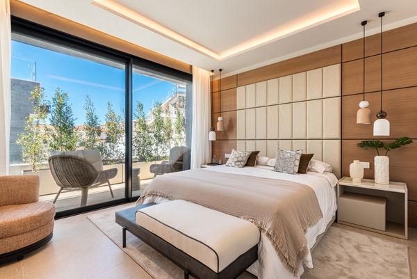 Stunning villa with rooftop solarium and spectacular views in Riviera del Sol