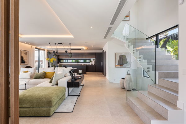 Stunning villa with rooftop solarium and spectacular views in Riviera del Sol