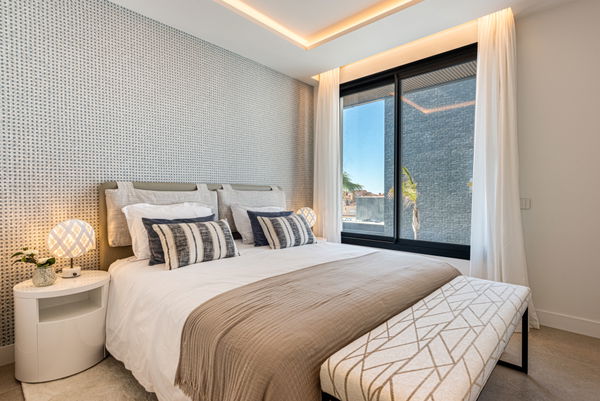 Stunning villa with rooftop solarium and spectacular views in Riviera del Sol